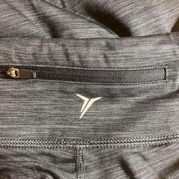Old Navy Active go-dry, athletic leggings, excellent condition, medium - Picture 3 of 3